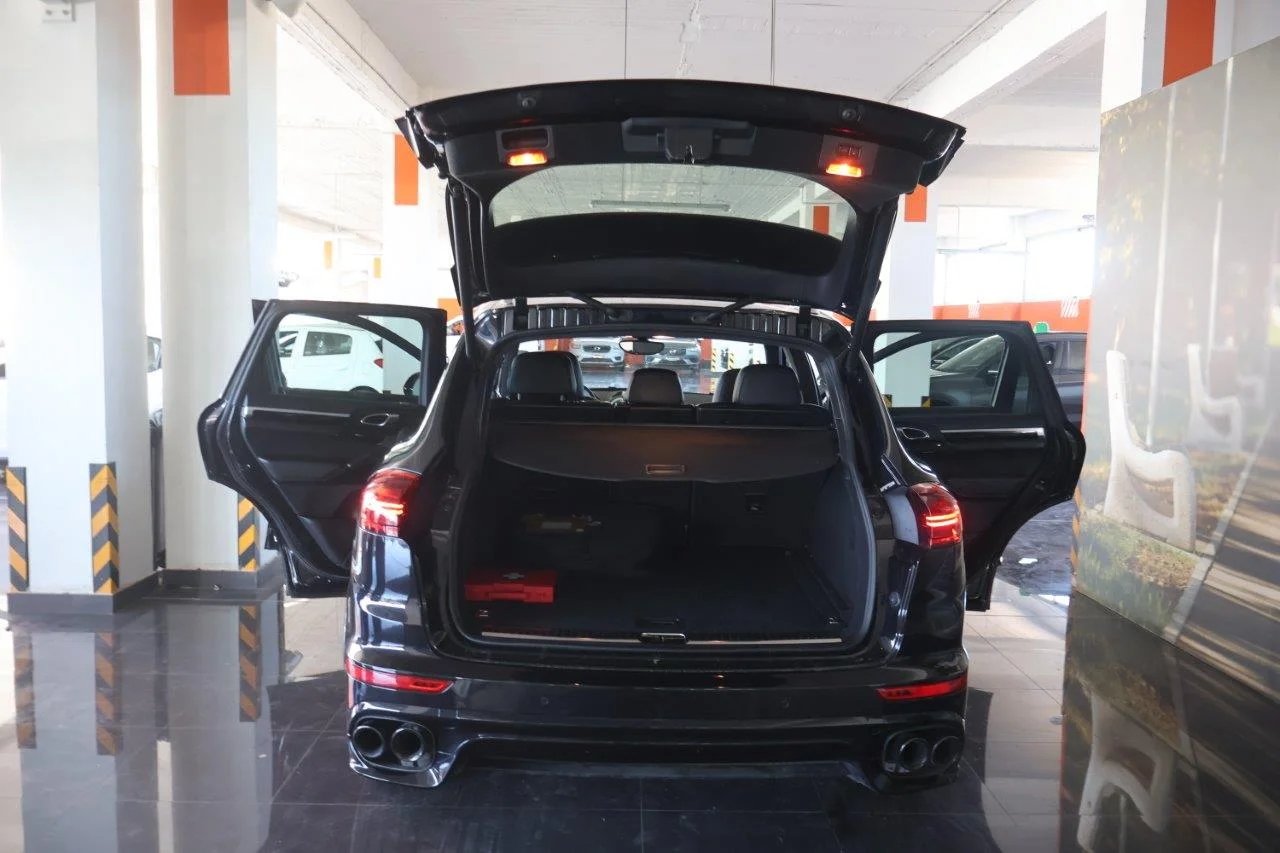 Porsche Cayenne - View model 7