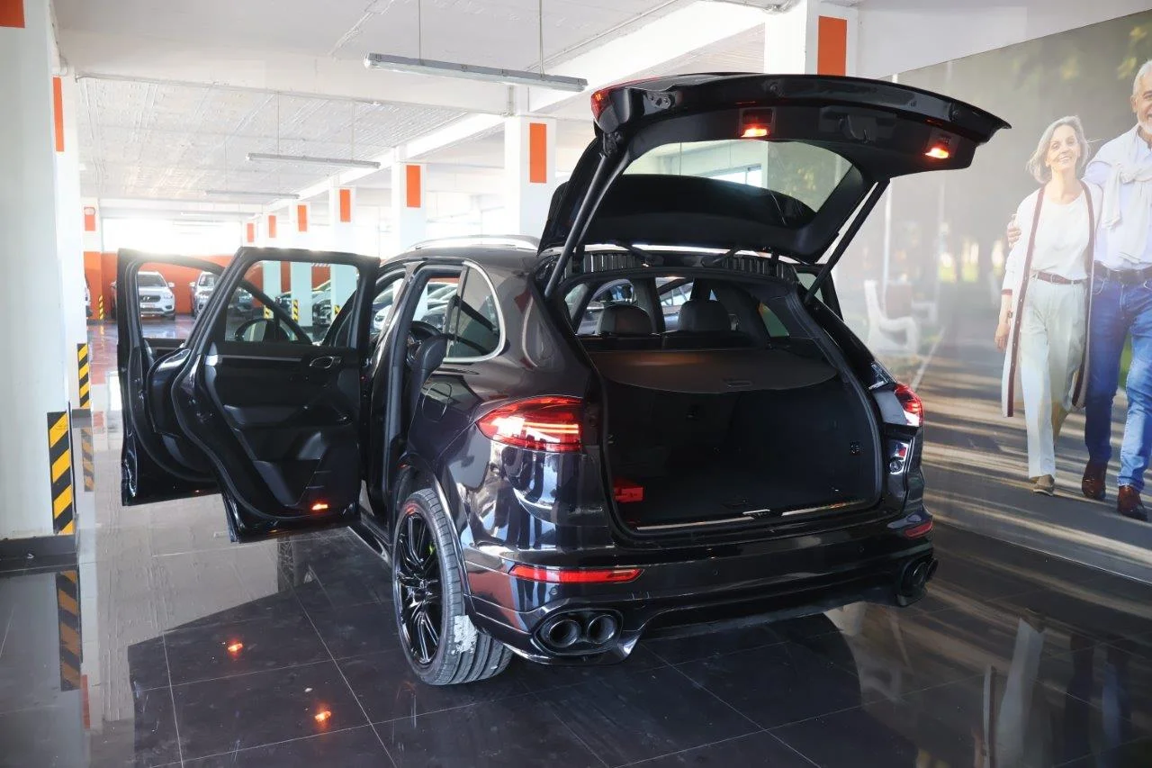Porsche Cayenne - View model 8