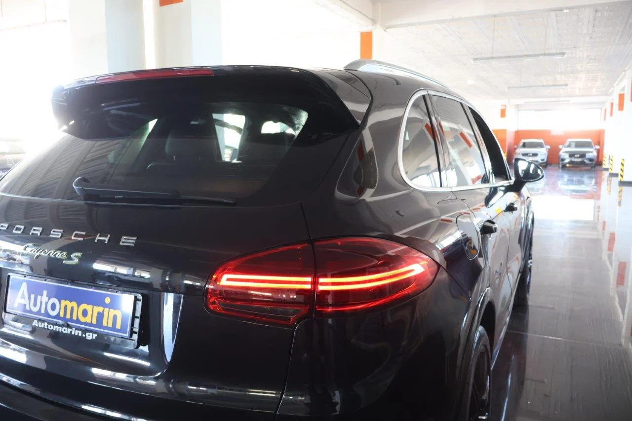 Porsche Cayenne - View model 9