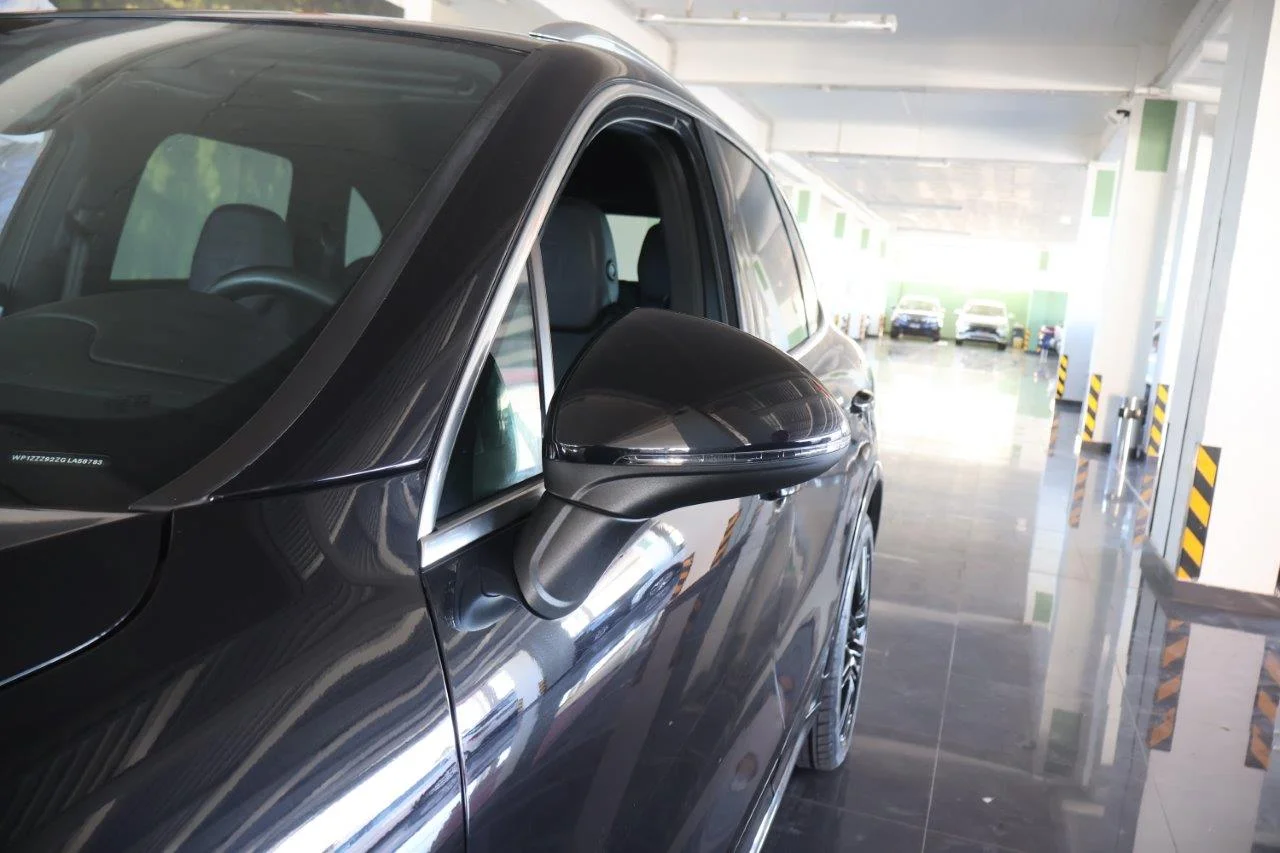 Porsche Cayenne - View model 16