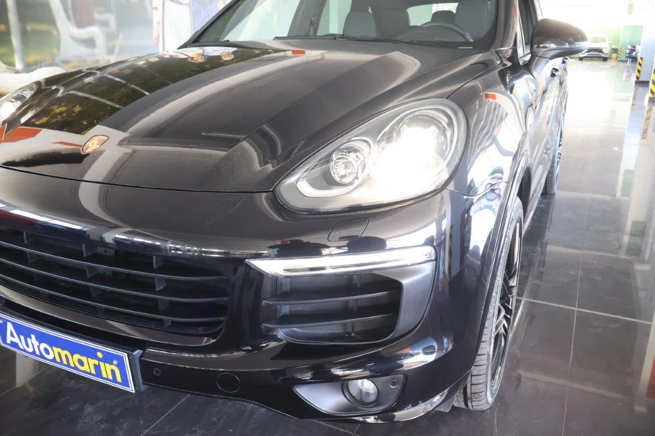 Porsche Cayenne - View model 18