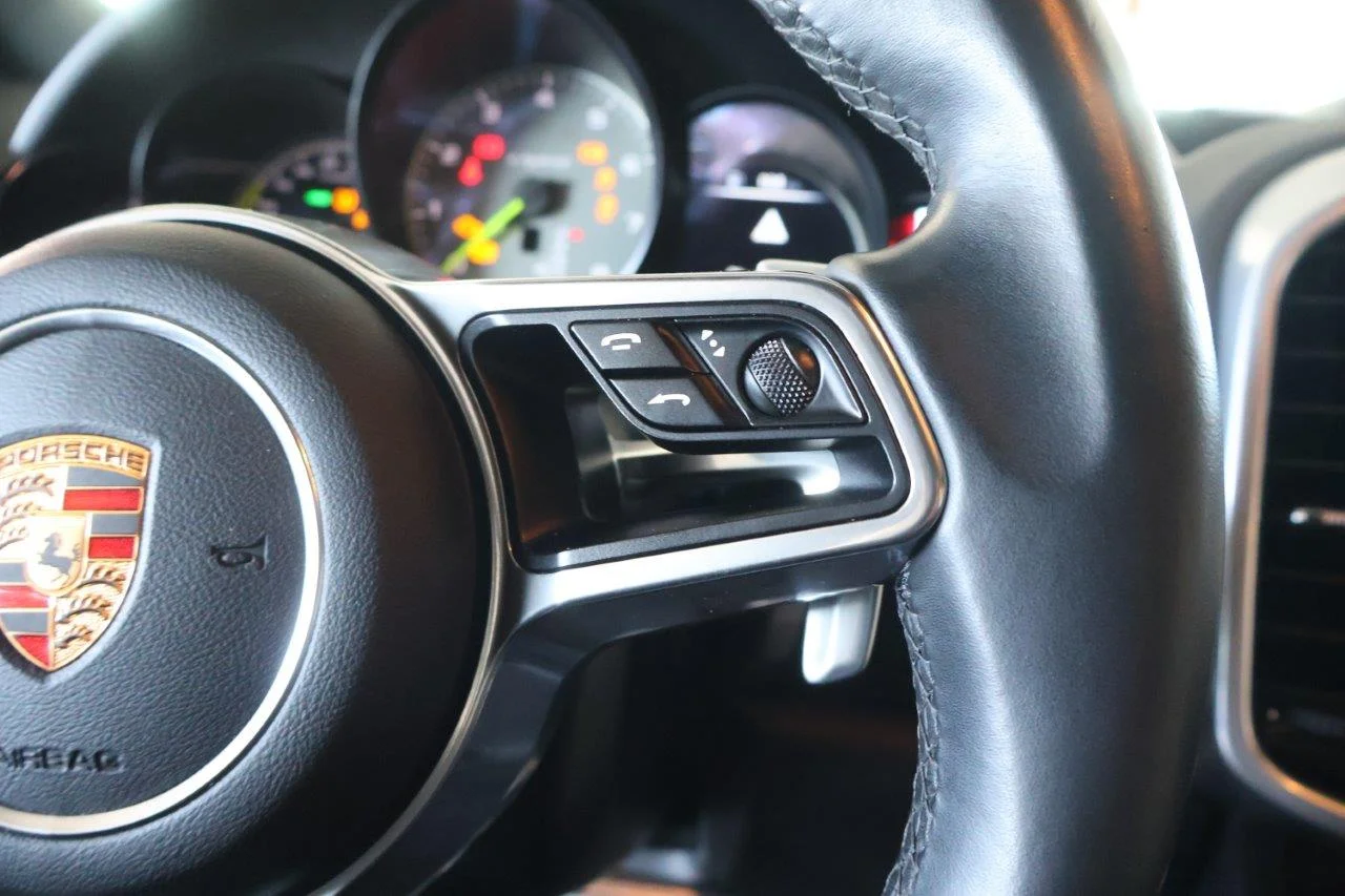 Porsche Cayenne - View model 23