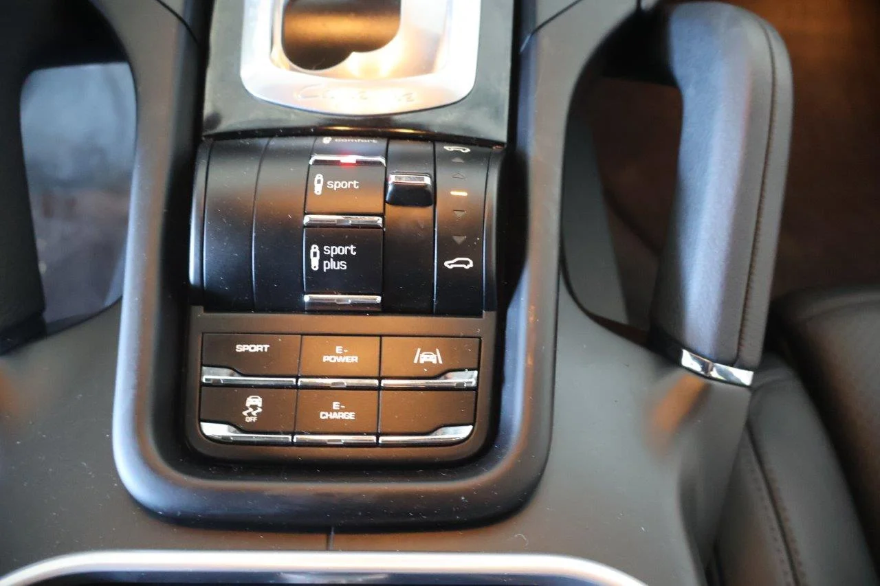 Porsche Cayenne - View model 24