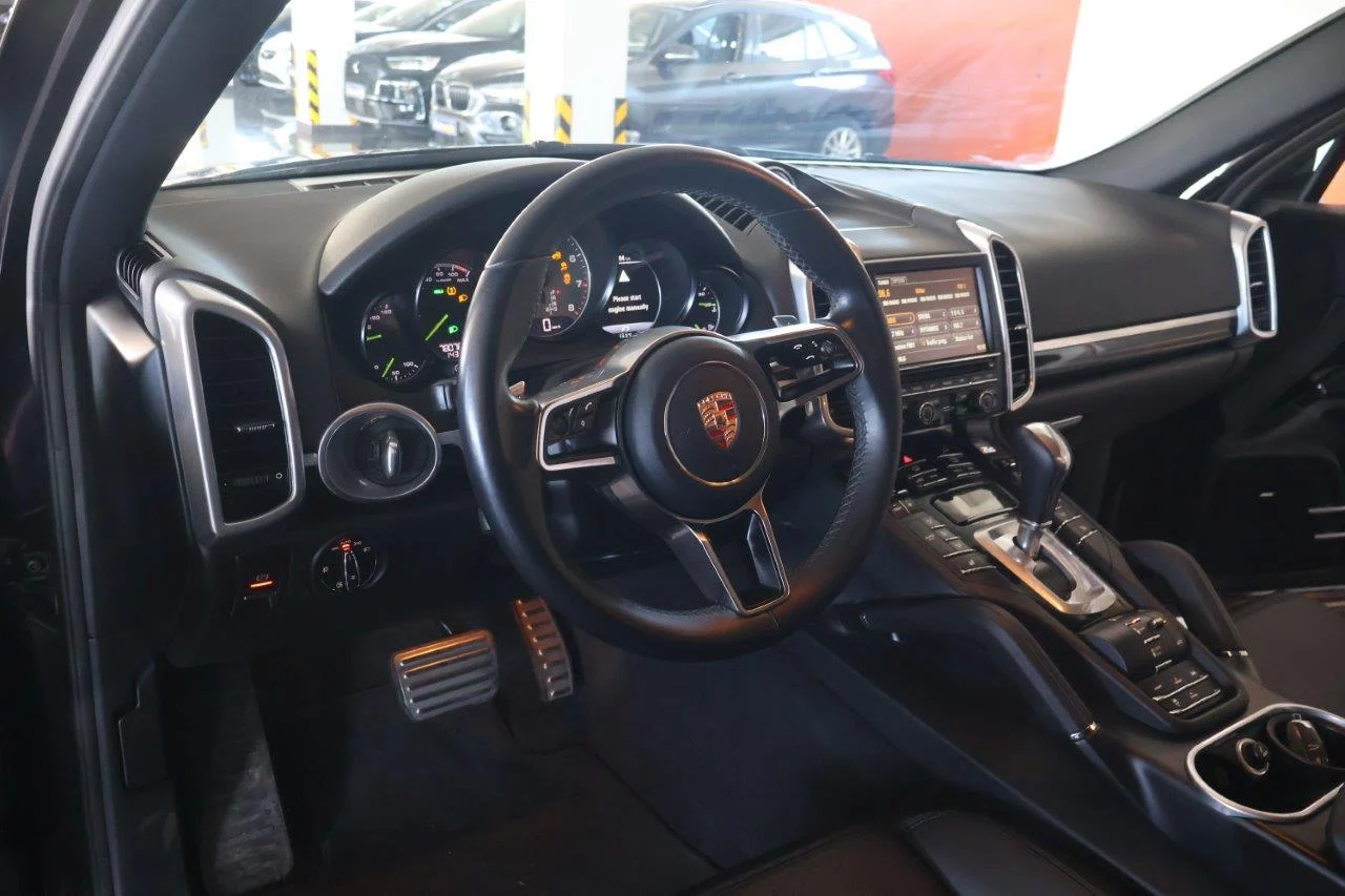 Porsche Cayenne - View model 28