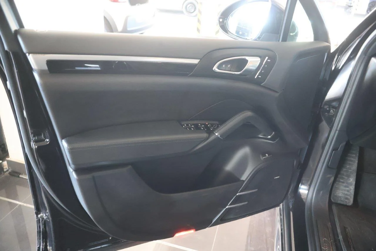 Porsche Cayenne - View model 34