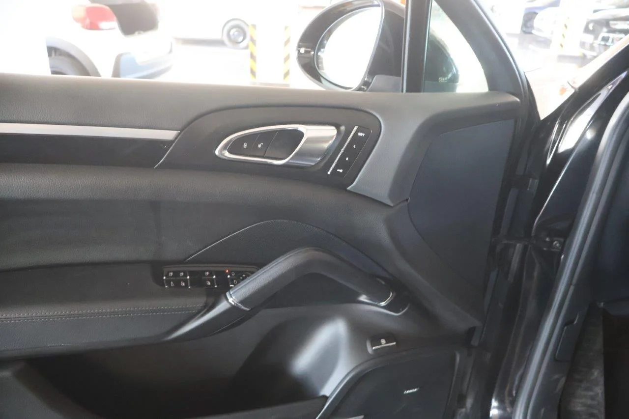 Porsche Cayenne - View model 35