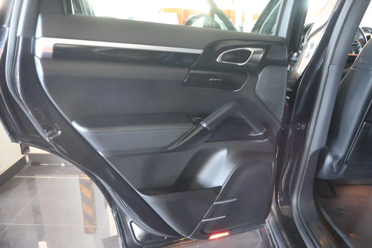 Porsche Cayenne - View model 41