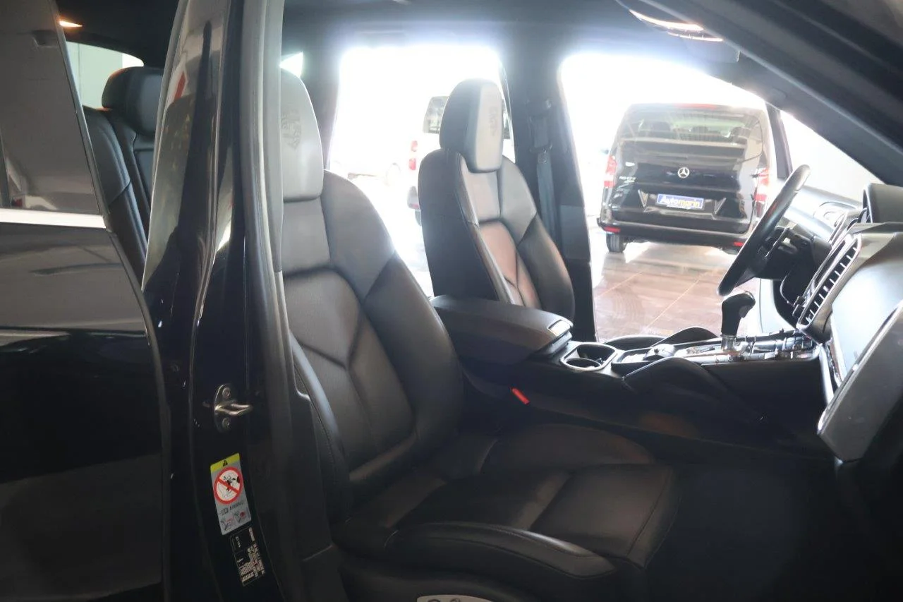 Porsche Cayenne - View model 45