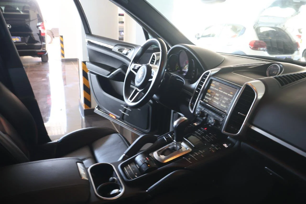 Porsche Cayenne - View model 46