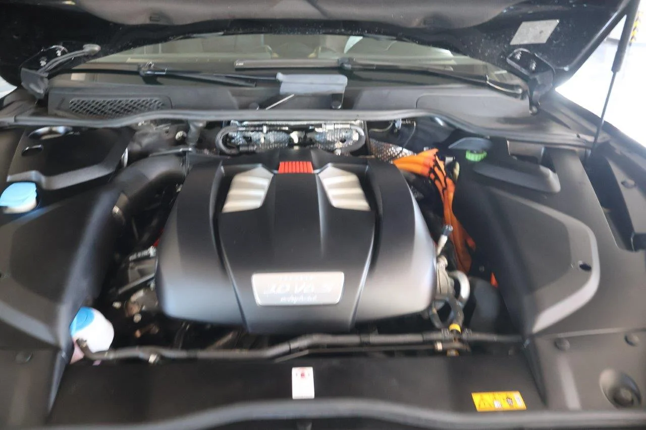 Porsche Cayenne - View model 50