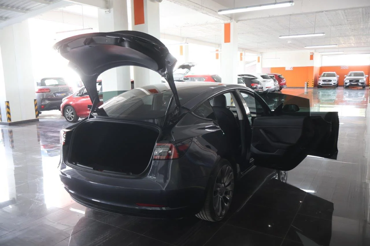 Tesla Model 3 - View model 7