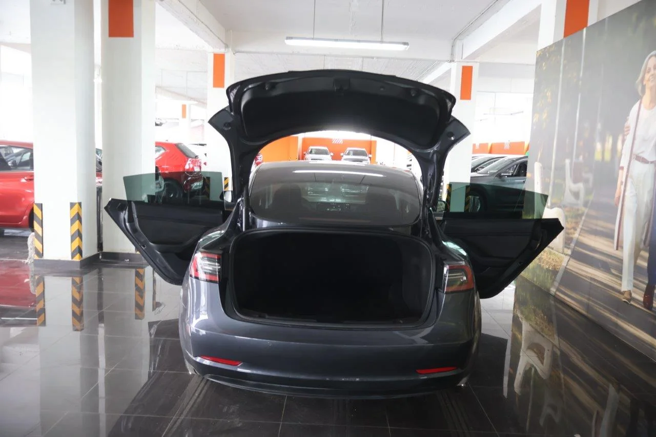 Tesla Model 3 - View model 8