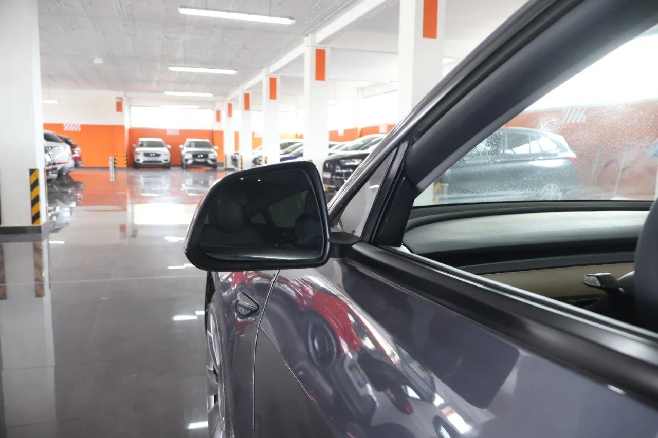 Tesla Model 3 - View model 14