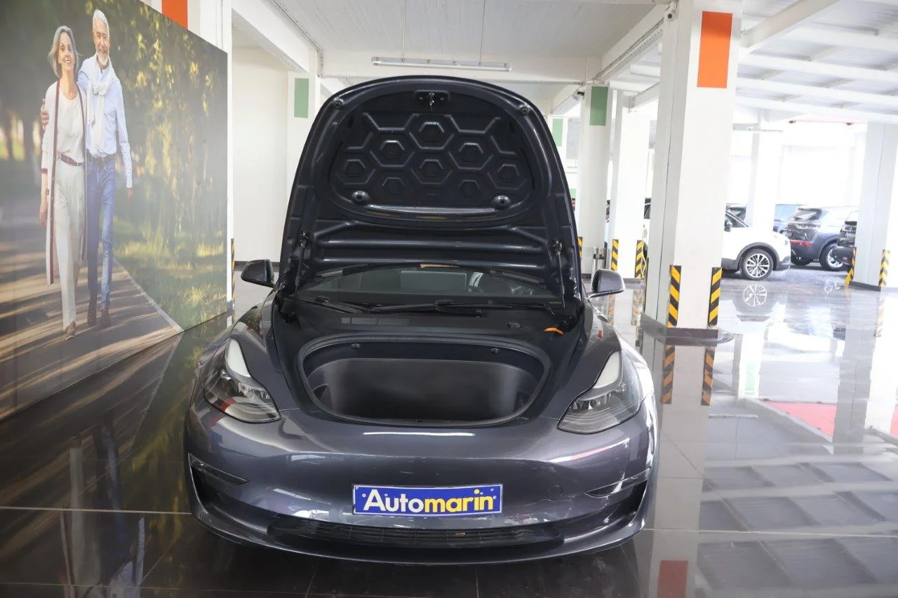 Tesla Model 3 - View model 18
