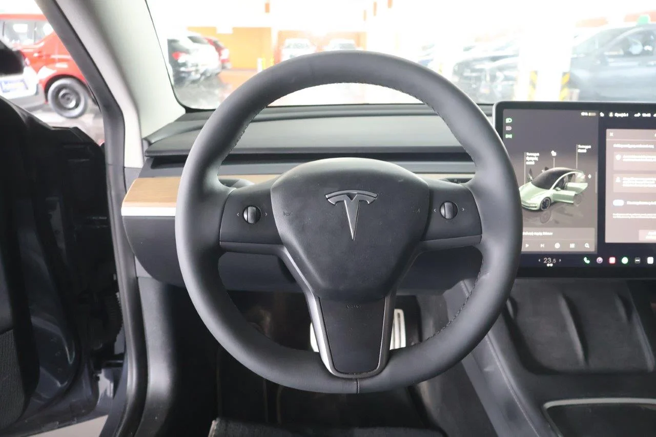 Tesla Model 3 - View model 20