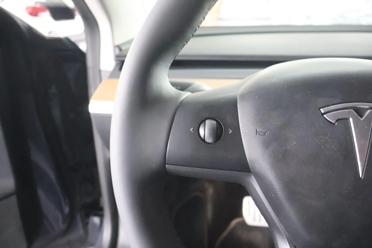 Tesla Model 3 - View model 21