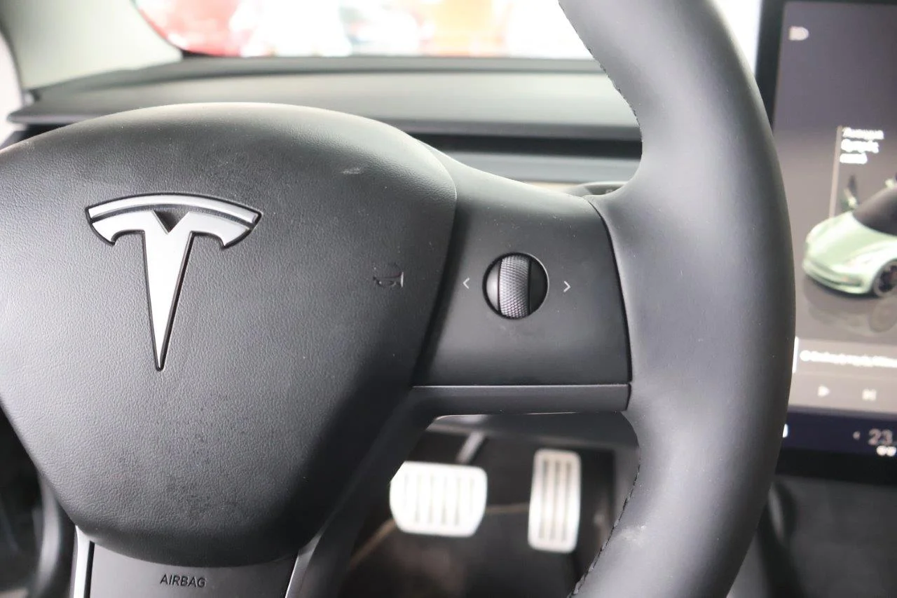 Tesla Model 3 - View model 22