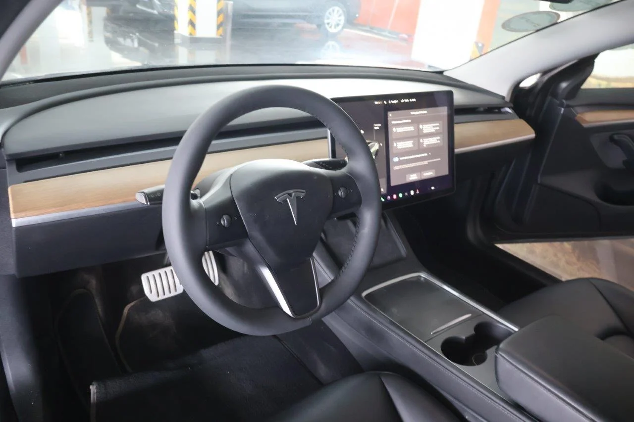 Tesla Model 3 - View model 24
