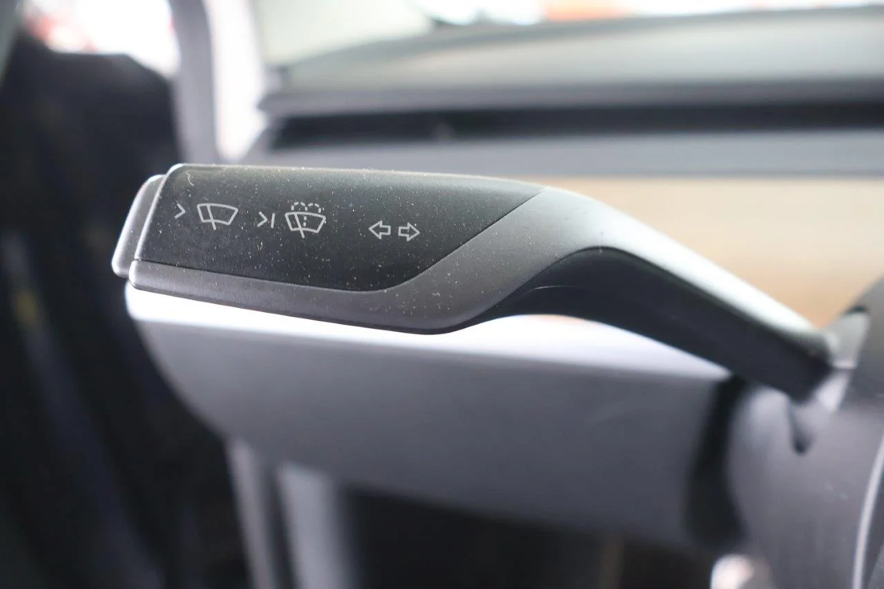 Tesla Model 3 - View model 25