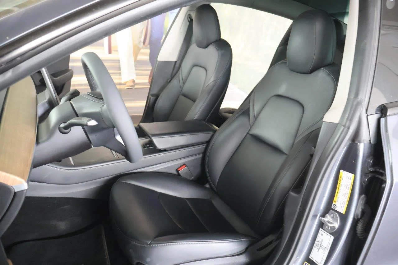 Tesla Model 3 - View model 32