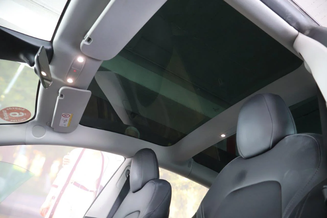 Tesla Model 3 - View model 33