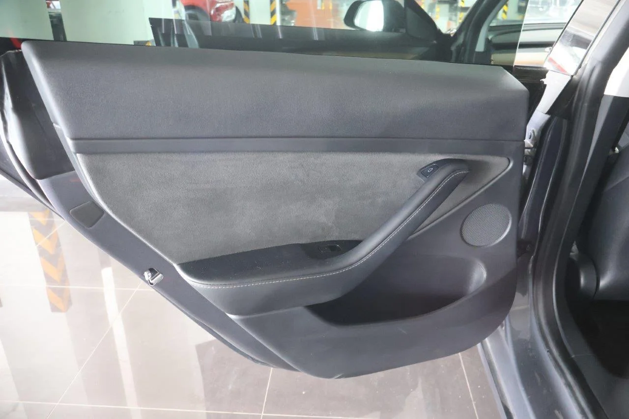 Tesla Model 3 - View model 36