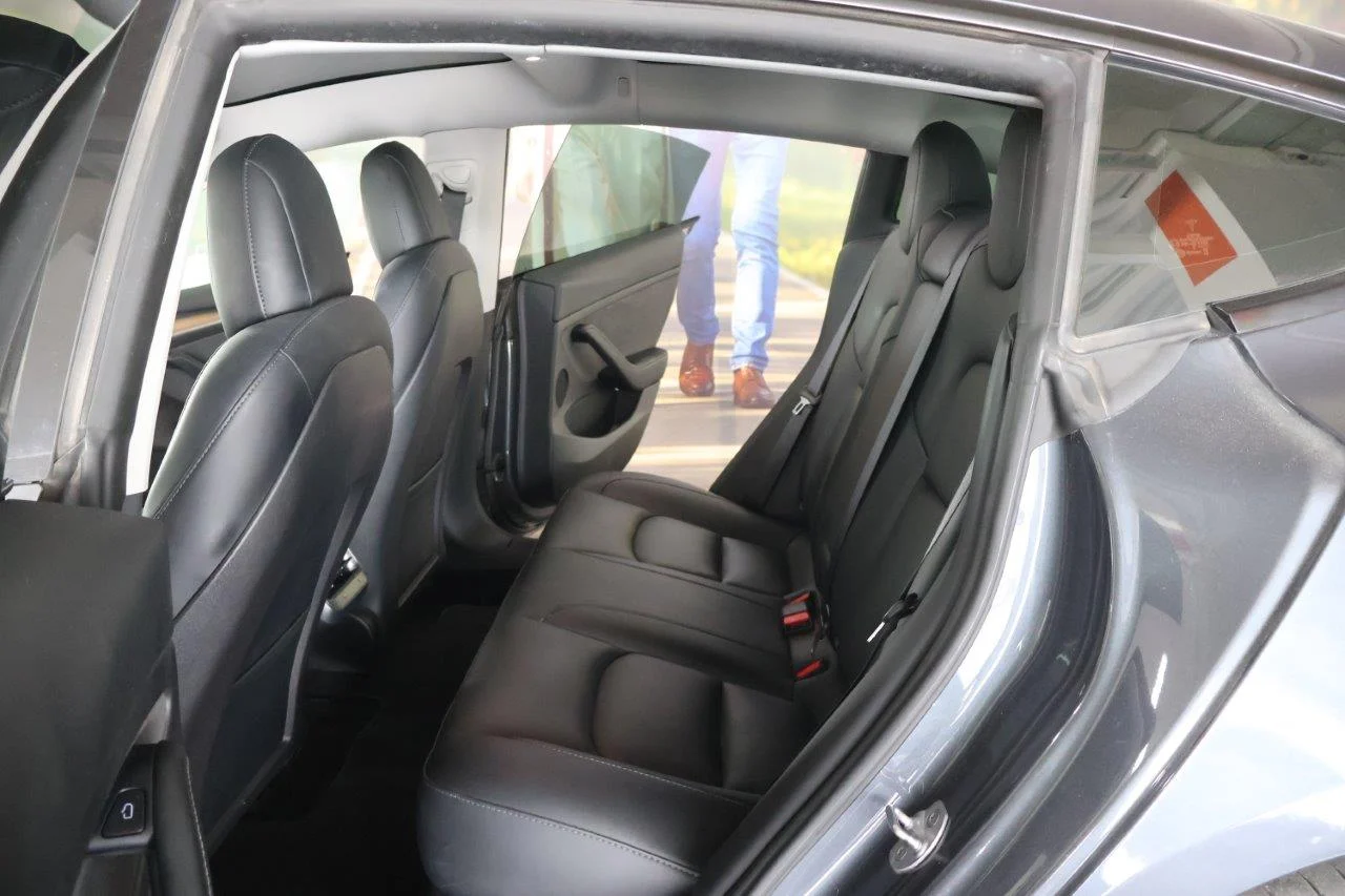 Tesla Model 3 - View model 37