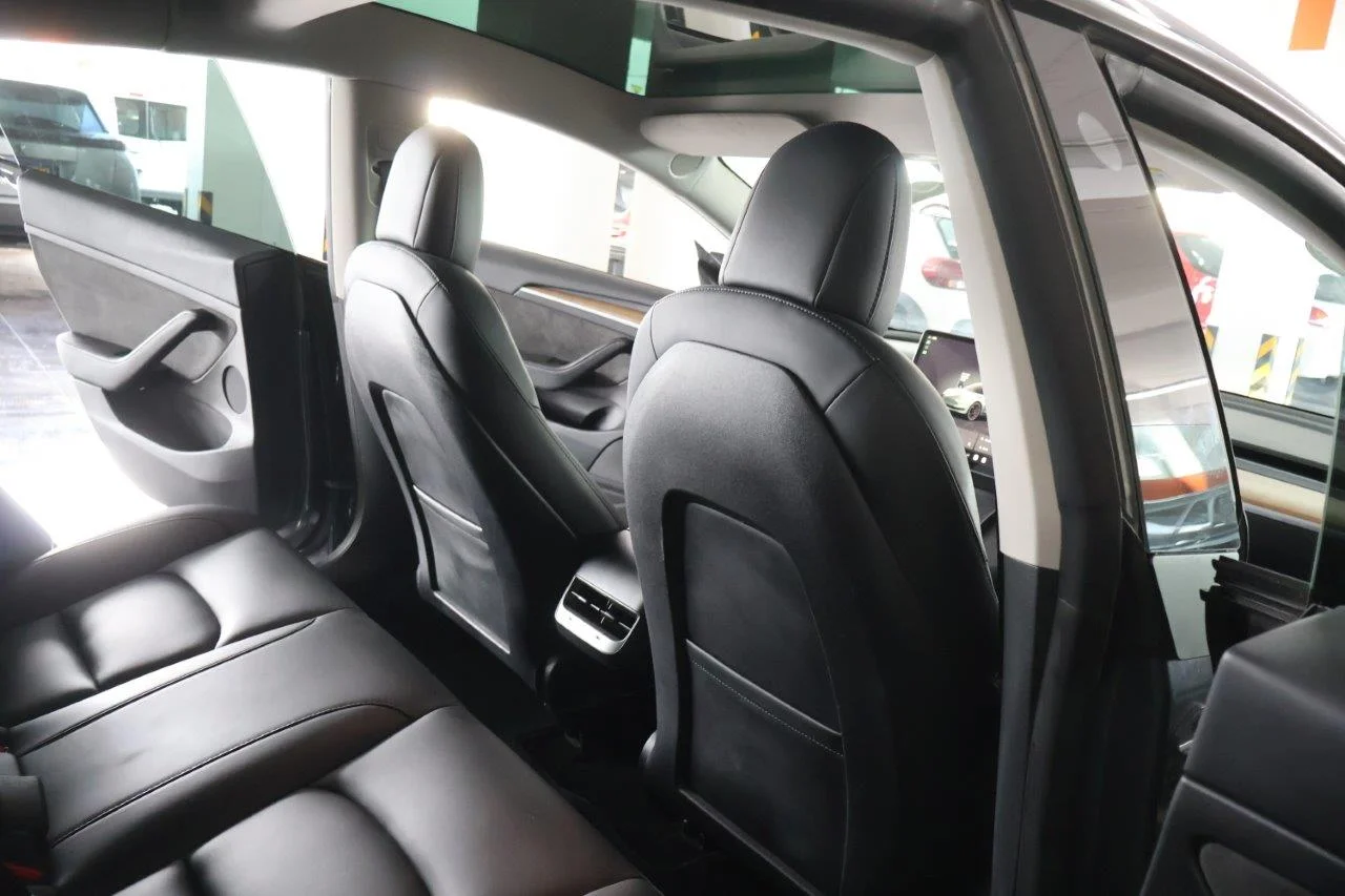 Tesla Model 3 - View model 38