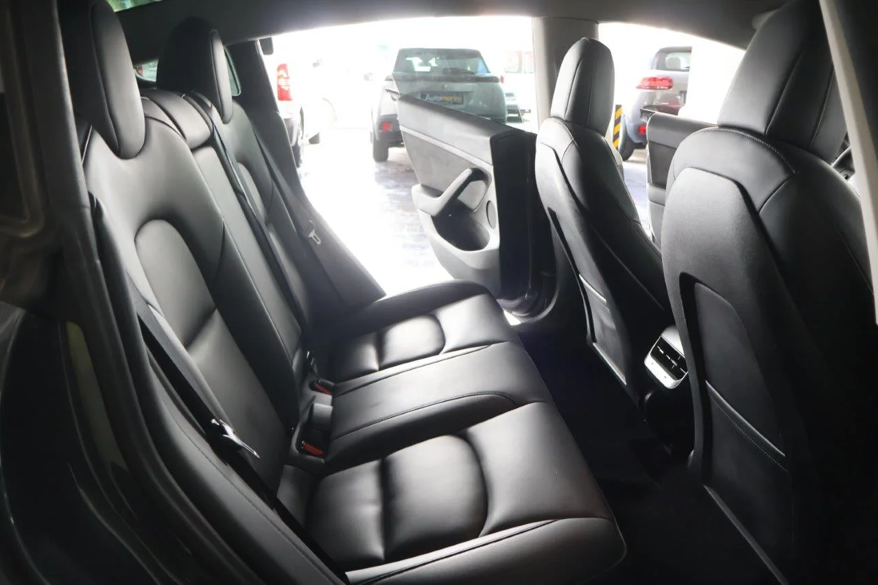 Tesla Model 3 - View model 39
