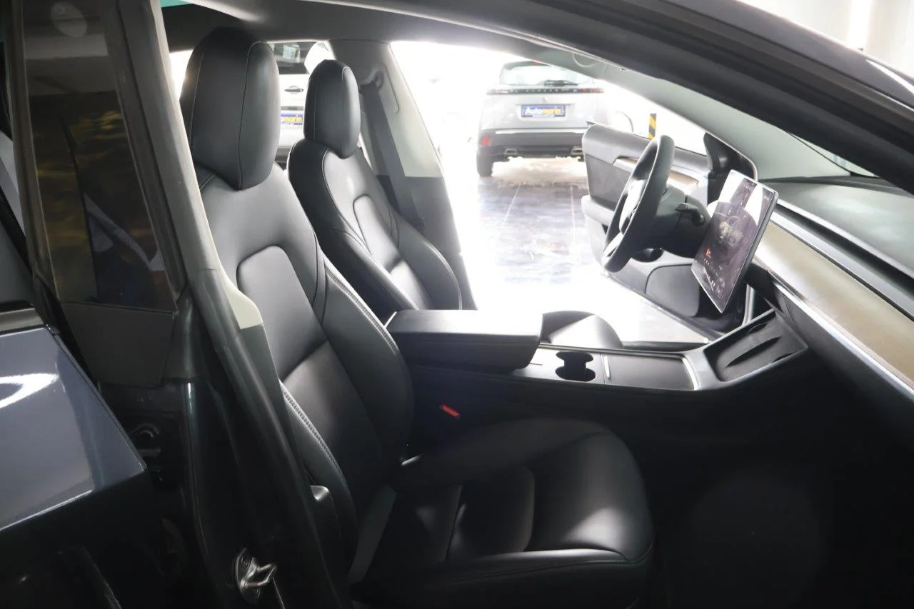 Tesla Model 3 - View model 40
