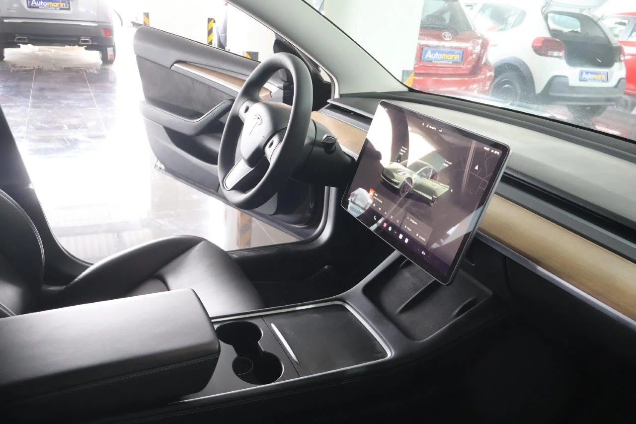 Tesla Model 3 - View model 41