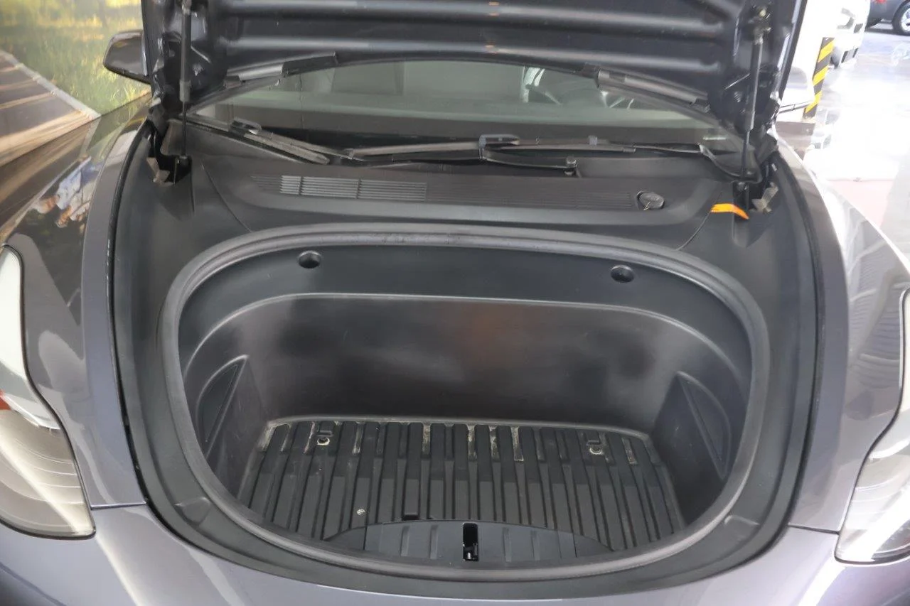 Tesla Model 3 - View model 43