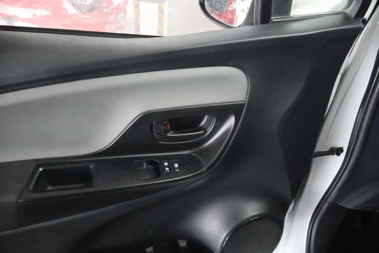 Toyota Yaris - View model 30