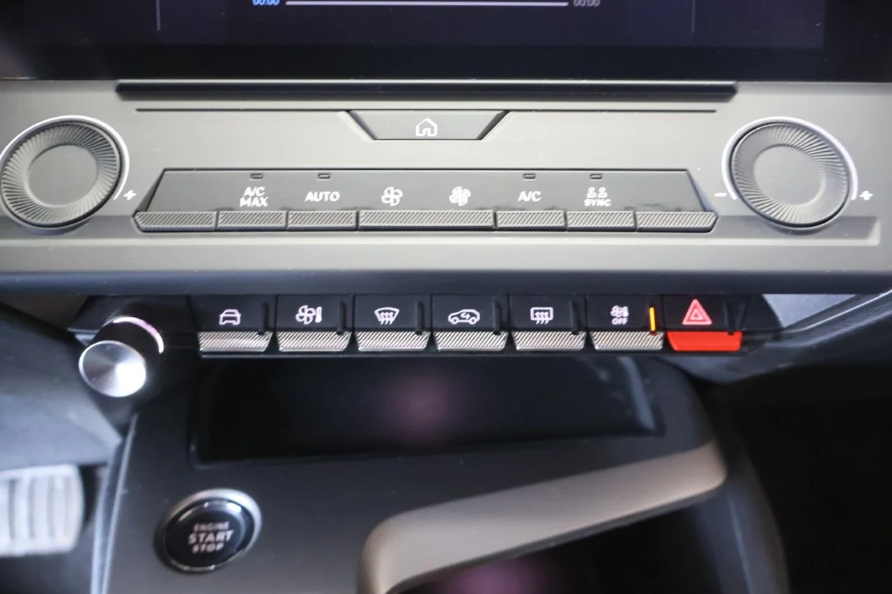 Peugeot 308 - View model 23
