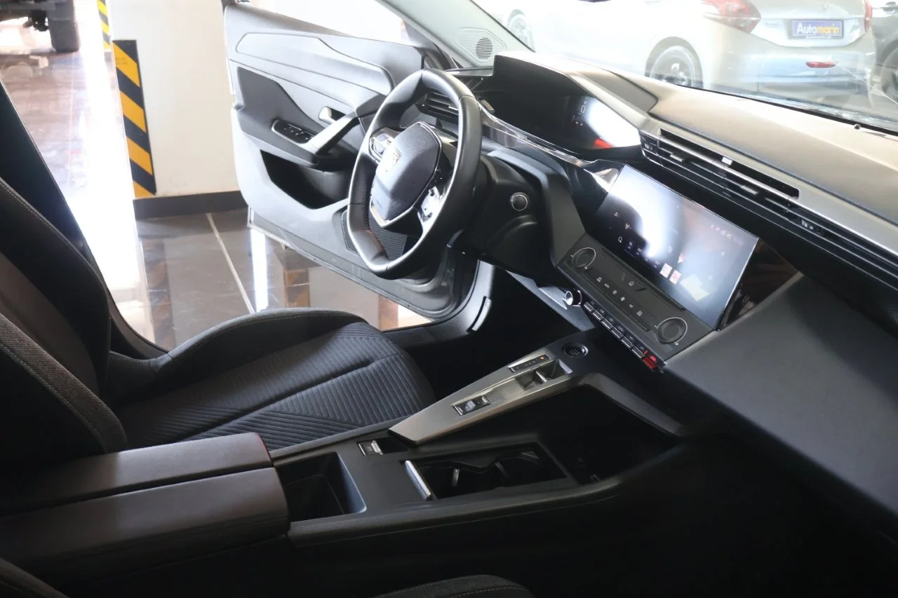 Peugeot 308 - View model 38