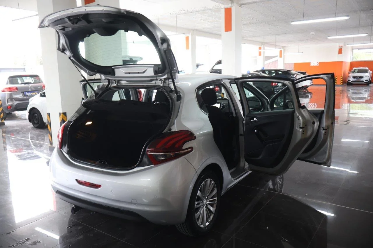 Peugeot 208 - View model 7