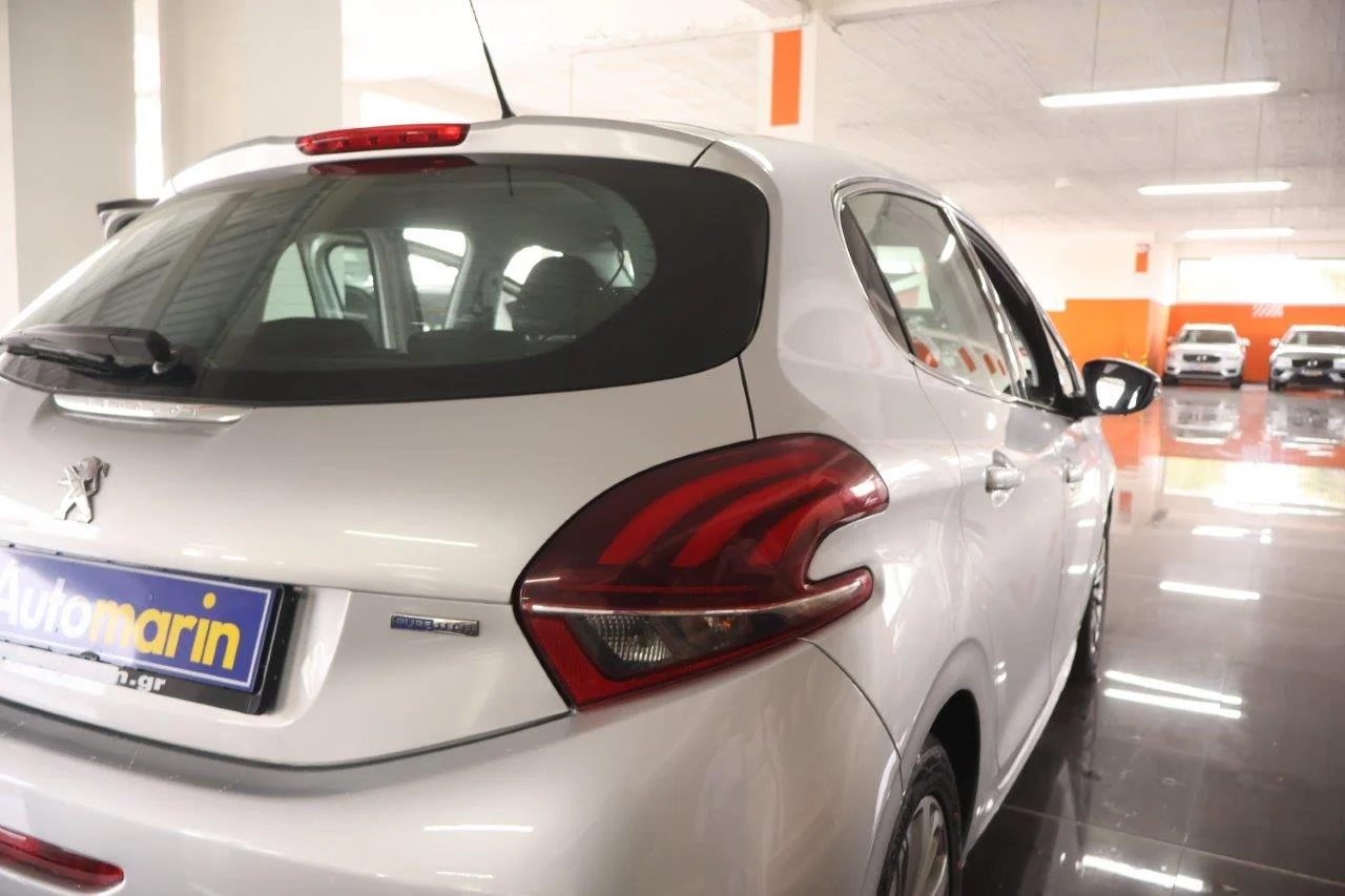 Peugeot 208 - View model 10