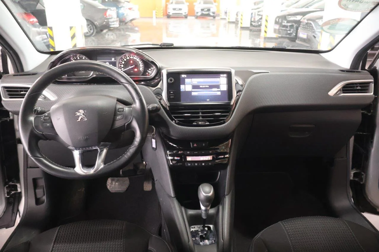 Peugeot 208 - View model 19