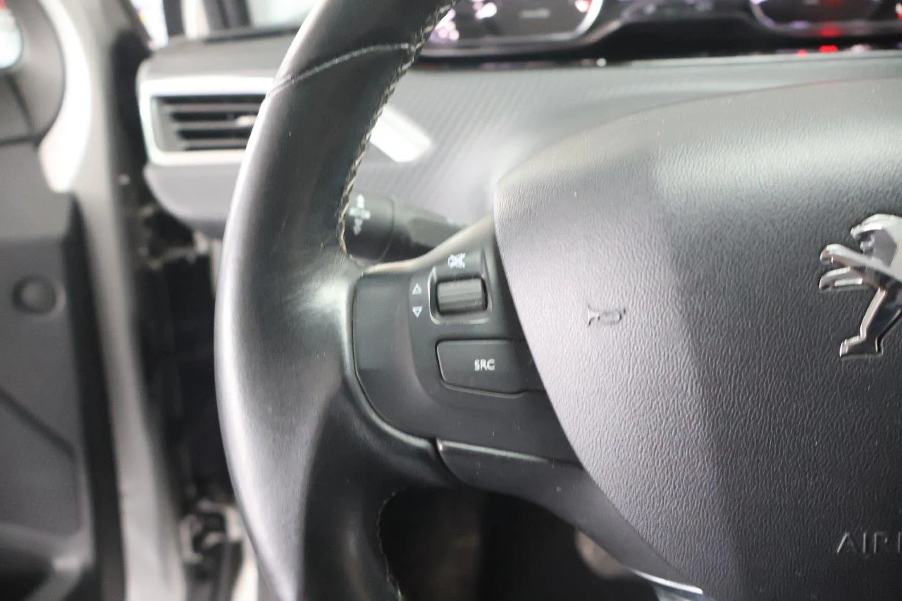 Peugeot 208 - View model 21