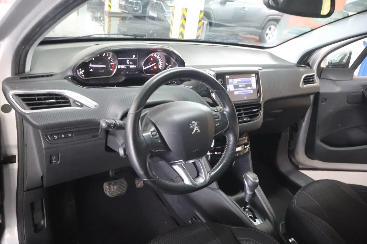 Peugeot 208 - View model 27