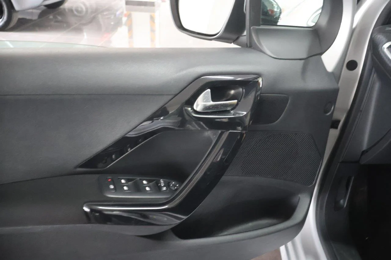 Peugeot 208 - View model 32