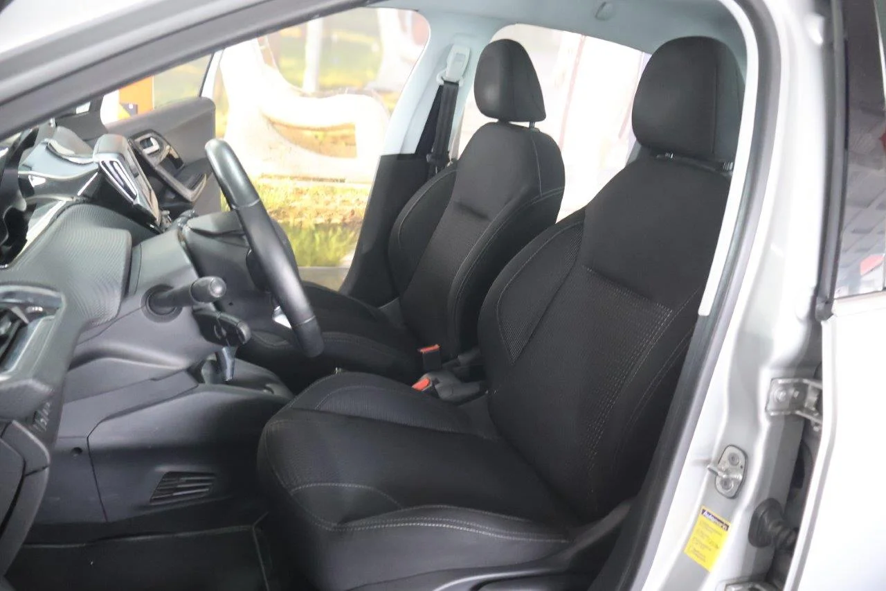 Peugeot 208 - View model 33