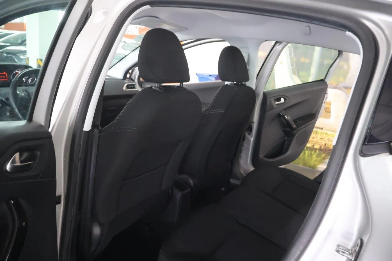 Peugeot 208 - View model 34