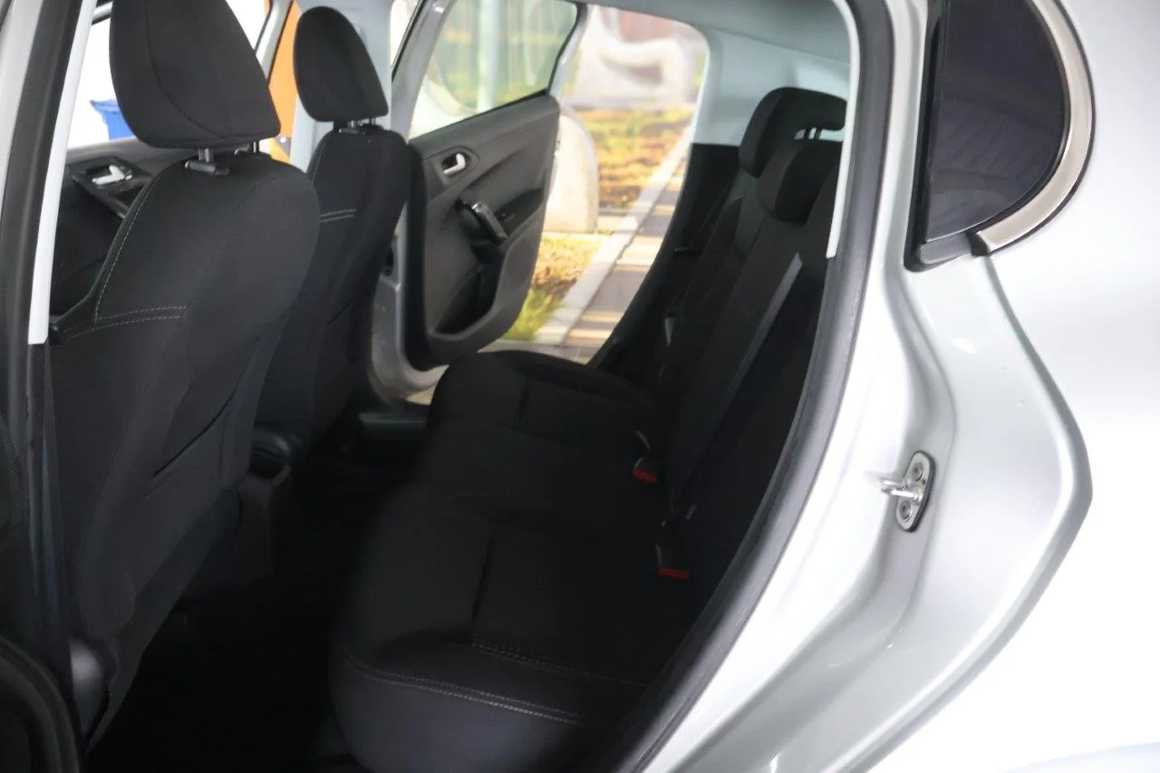 Peugeot 208 - View model 36