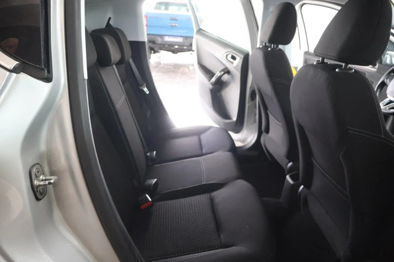 Peugeot 208 - View model 38