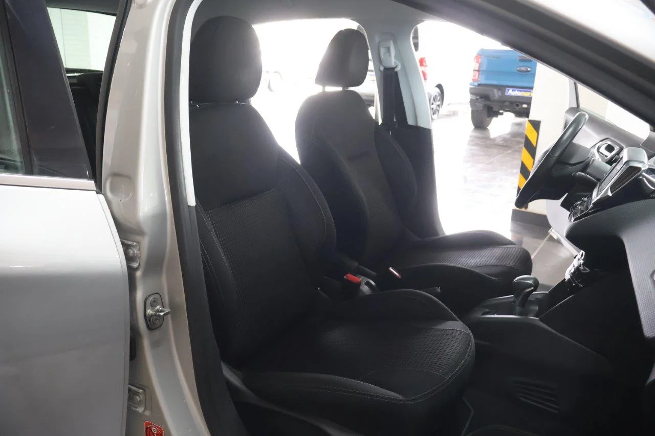 Peugeot 208 - View model 39