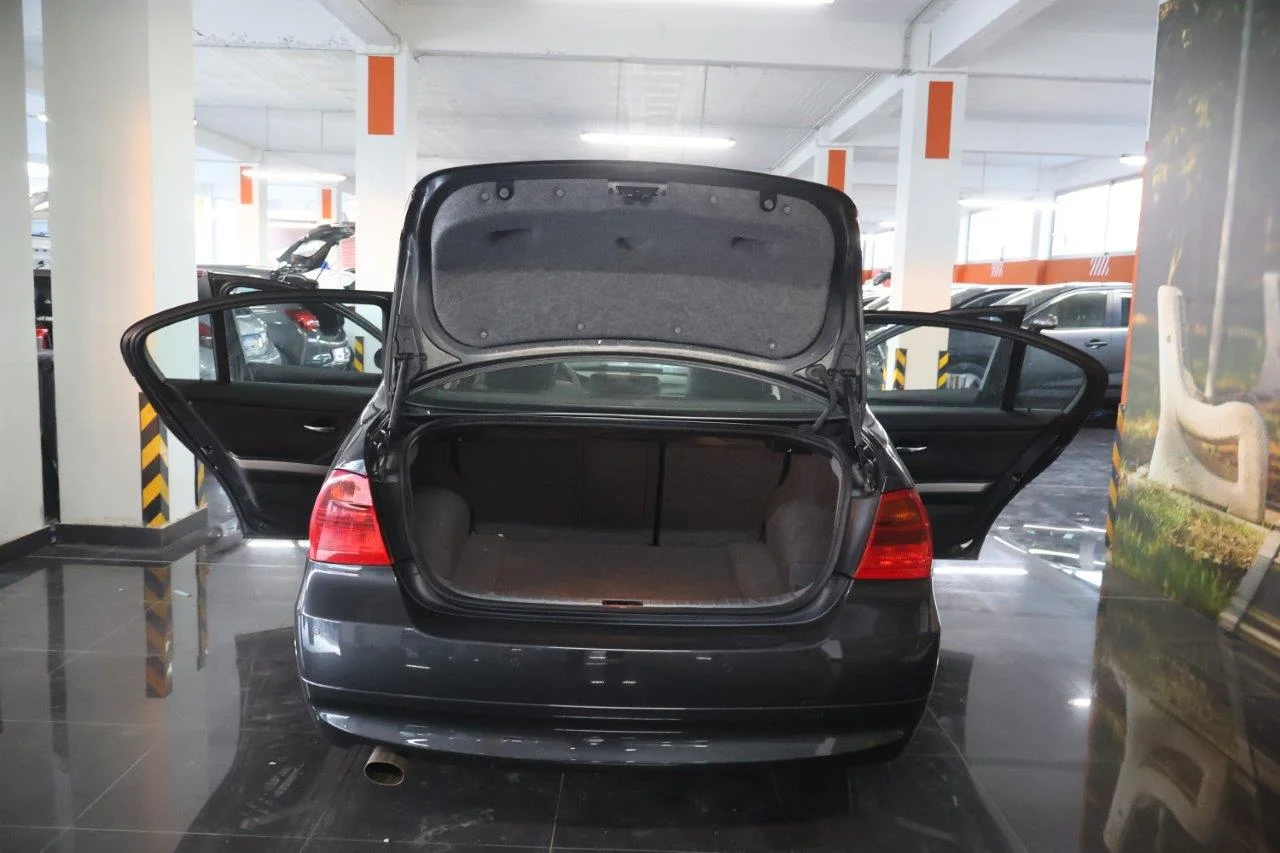 Bmw 320 - View model 7