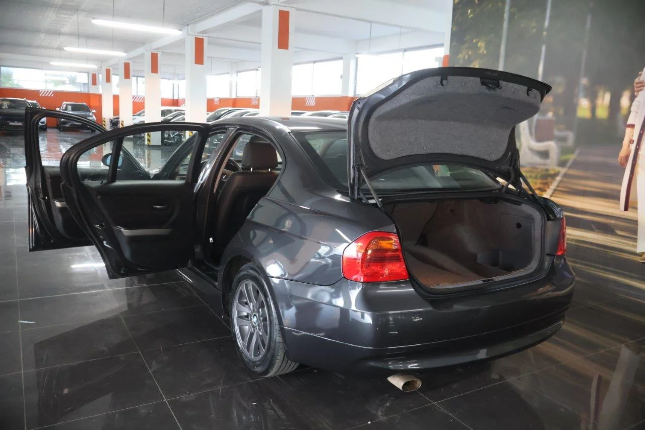 Bmw 320 - View model 8