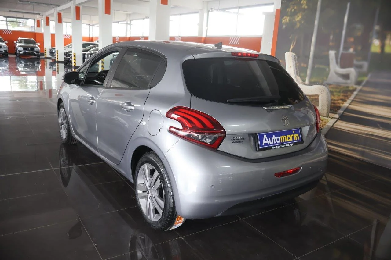 Peugeot 208 - View model 6