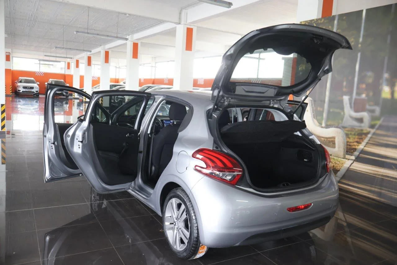 Peugeot 208 - View model 9